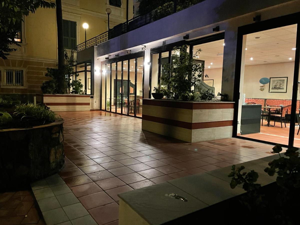 Hotel Miramare Imperia Exterior foto
