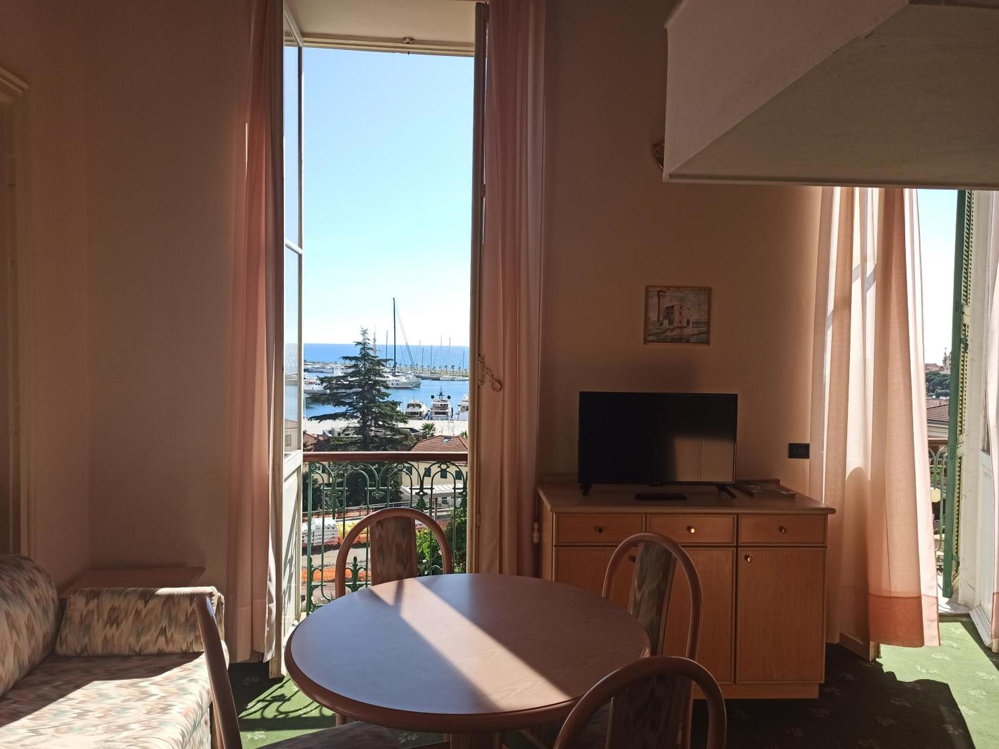 Hotel Miramare Imperia Quarto foto