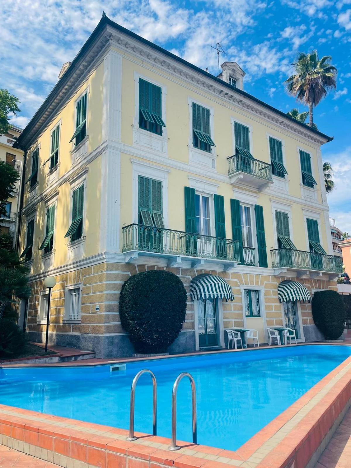 Hotel Miramare Imperia Exterior foto