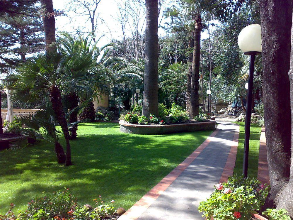 Hotel Miramare Imperia Exterior foto