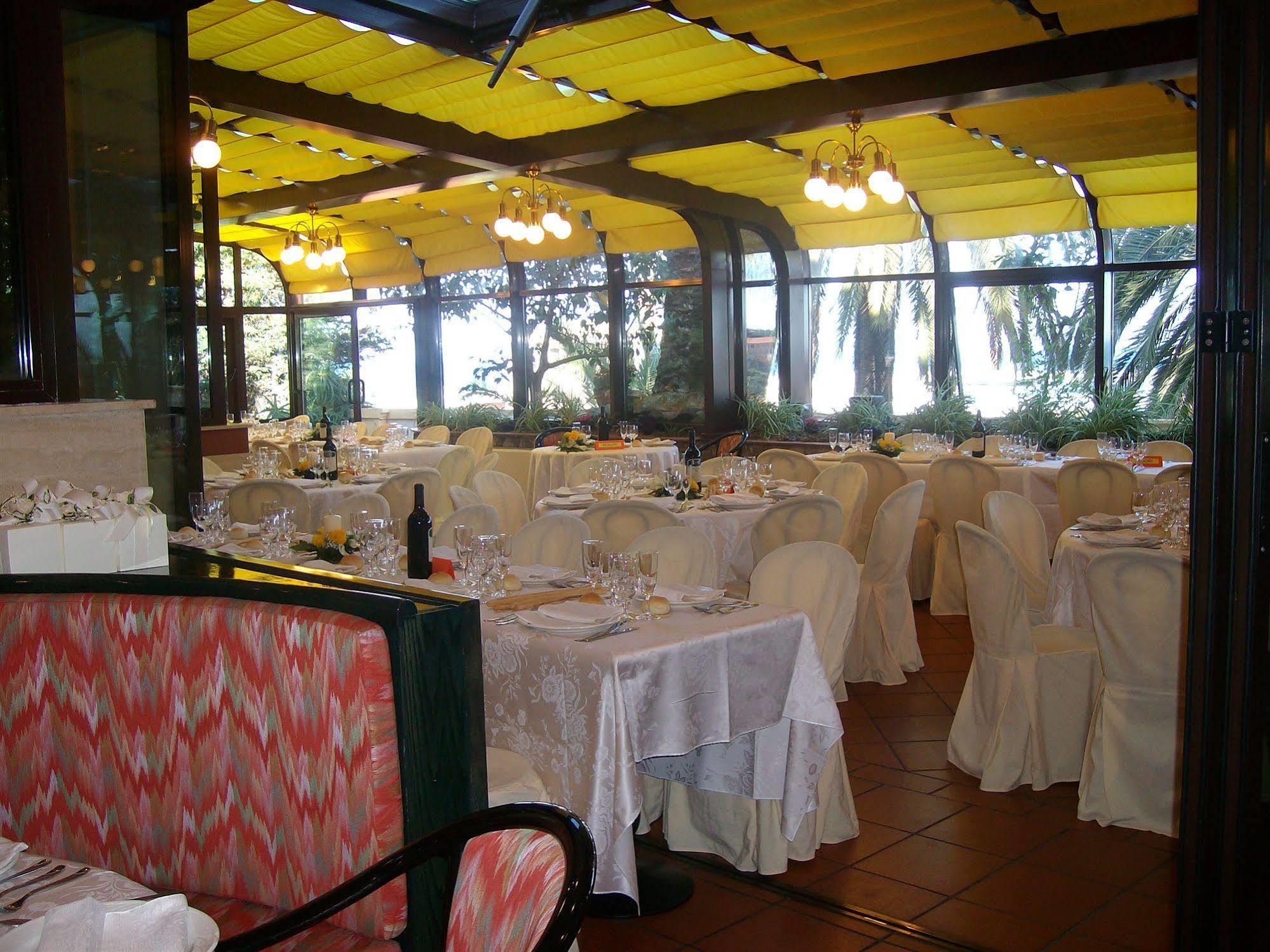 Hotel Miramare Imperia Exterior foto