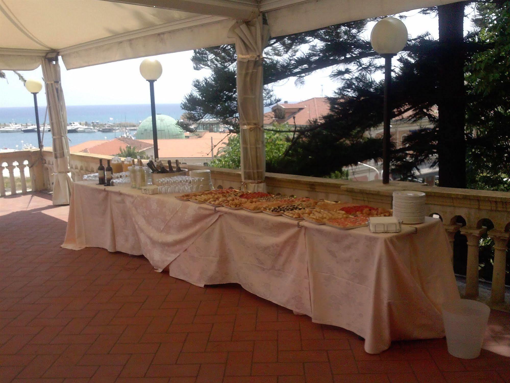 Hotel Miramare Imperia Exterior foto