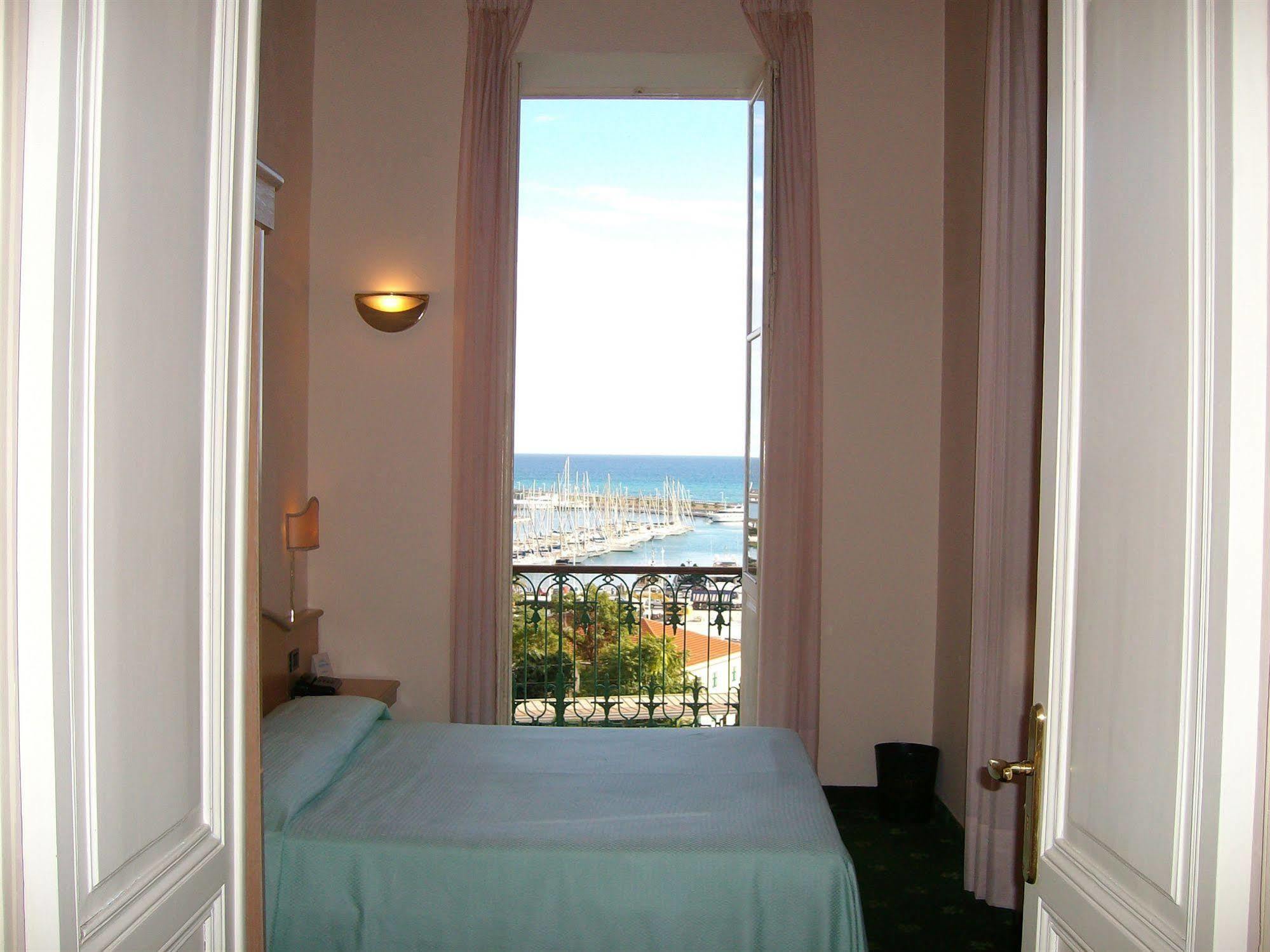 Hotel Miramare Imperia Exterior foto