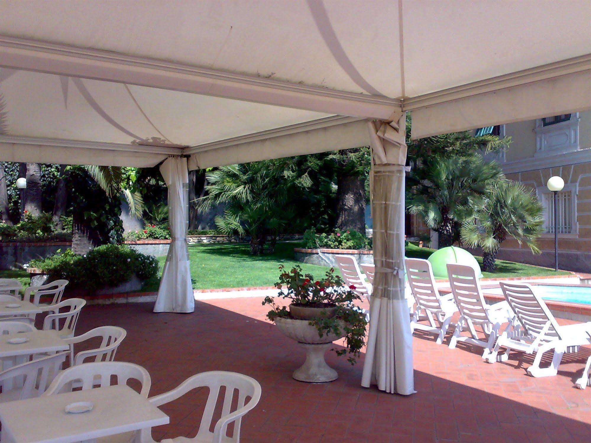 Hotel Miramare Imperia Exterior foto