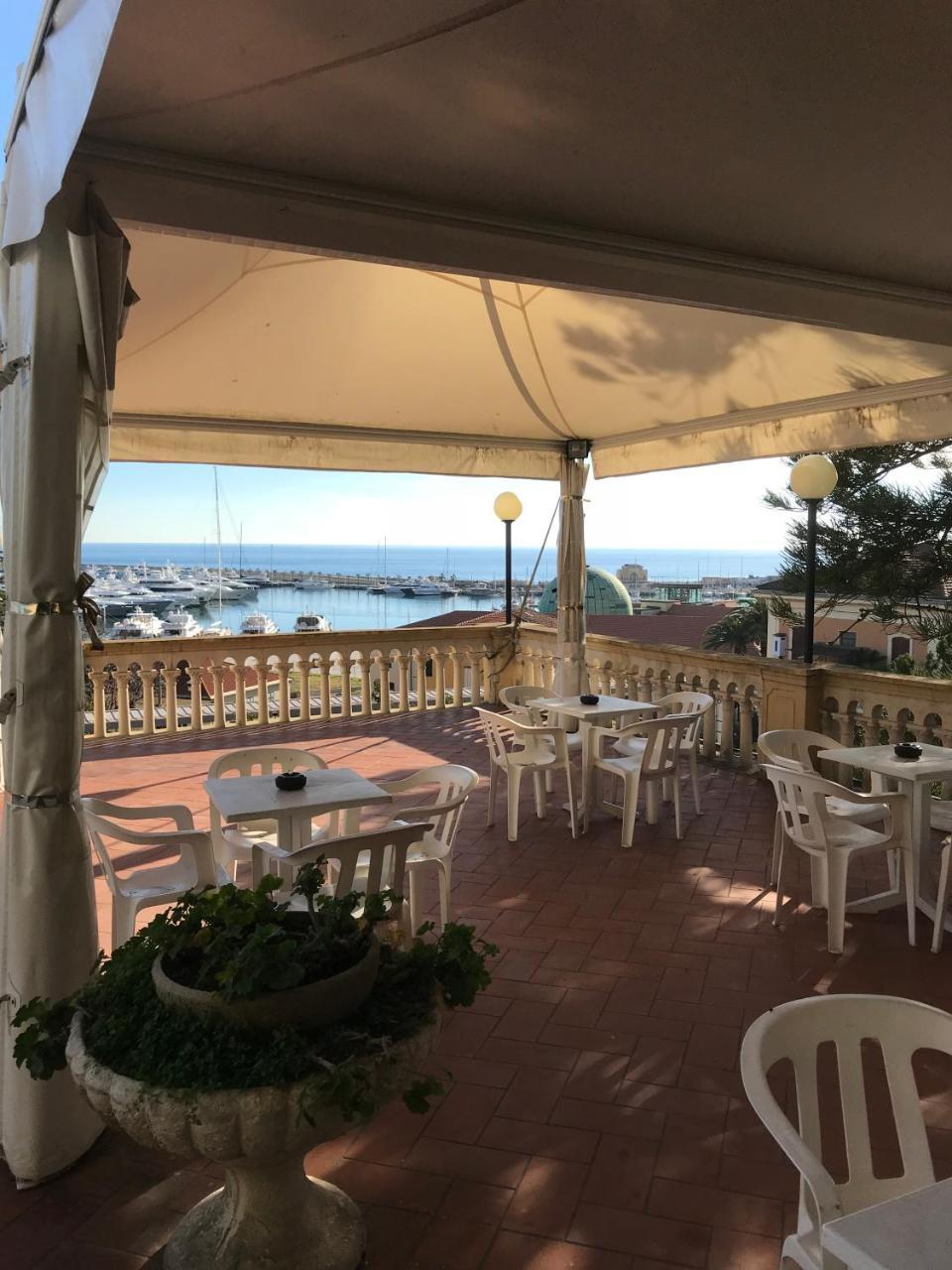 Hotel Miramare Imperia Exterior foto