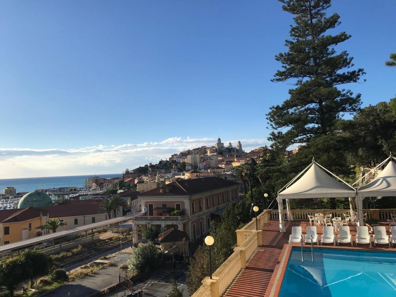 Hotel Miramare Imperia Exterior foto