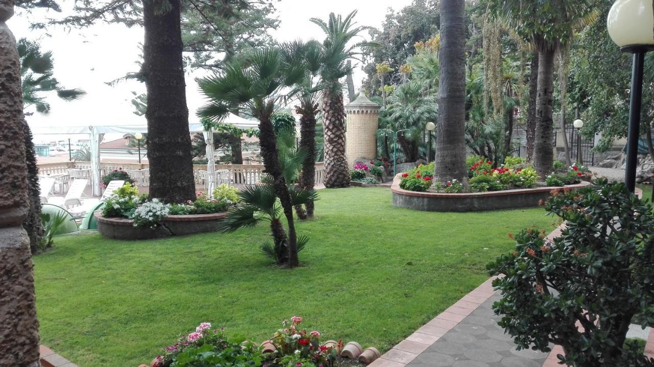 Hotel Miramare Imperia Exterior foto