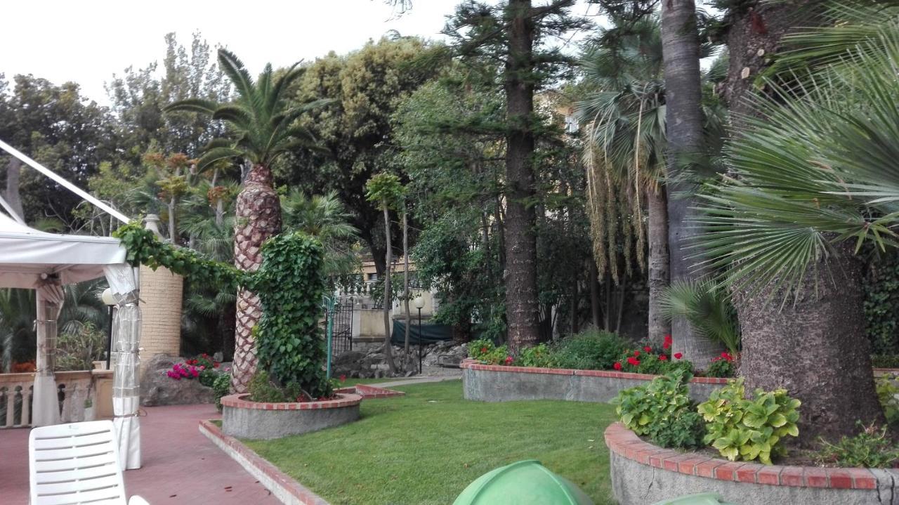 Hotel Miramare Imperia Exterior foto