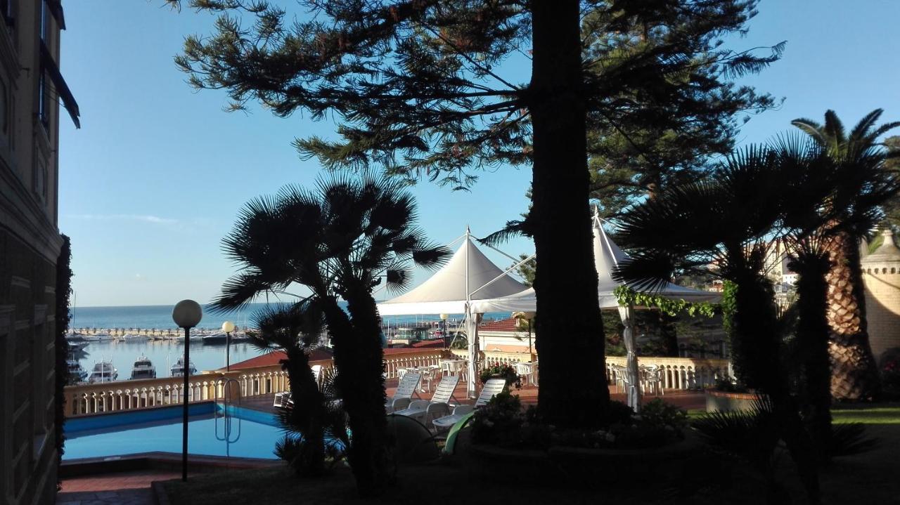 Hotel Miramare Imperia Exterior foto